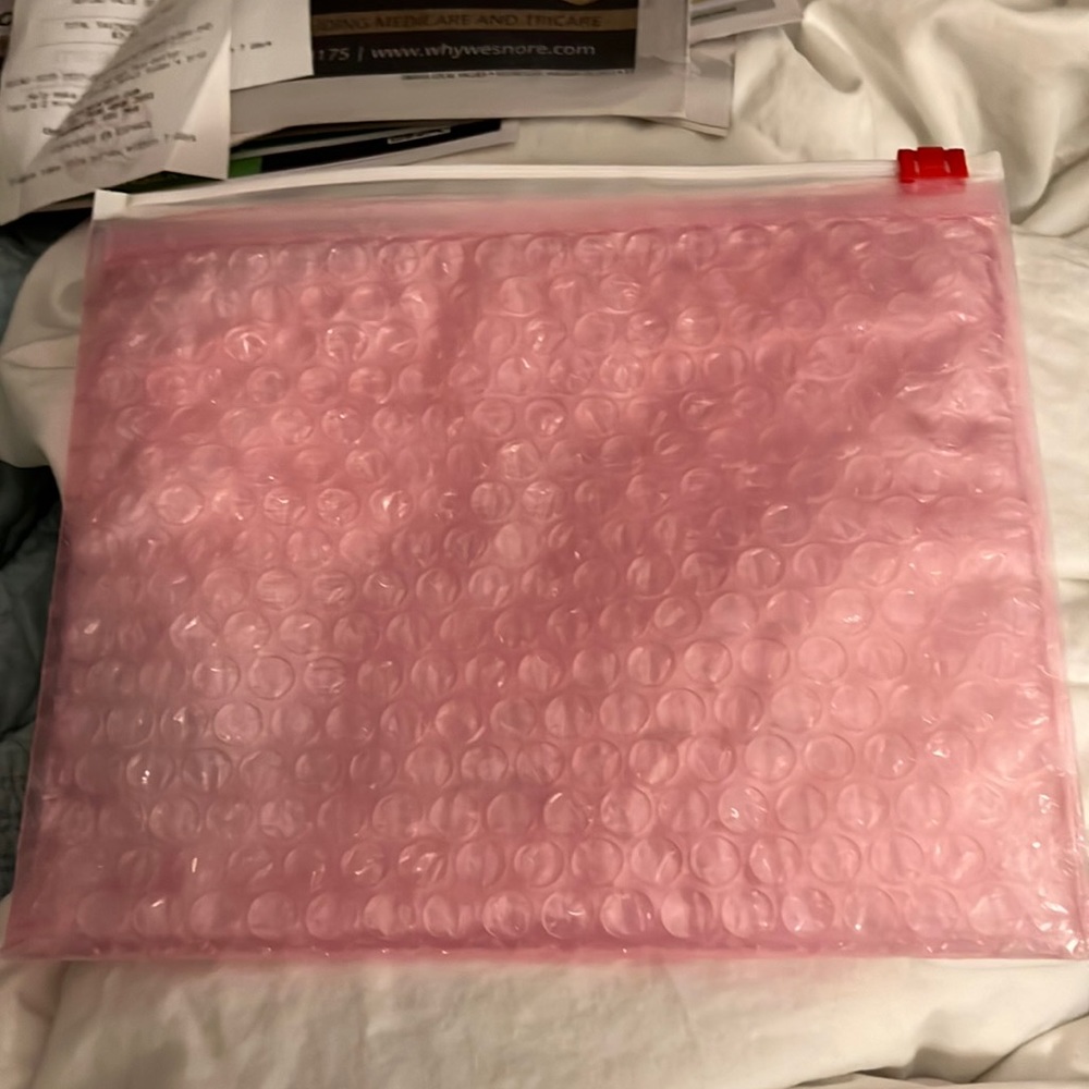 Glossier Bubble Pouch NEW